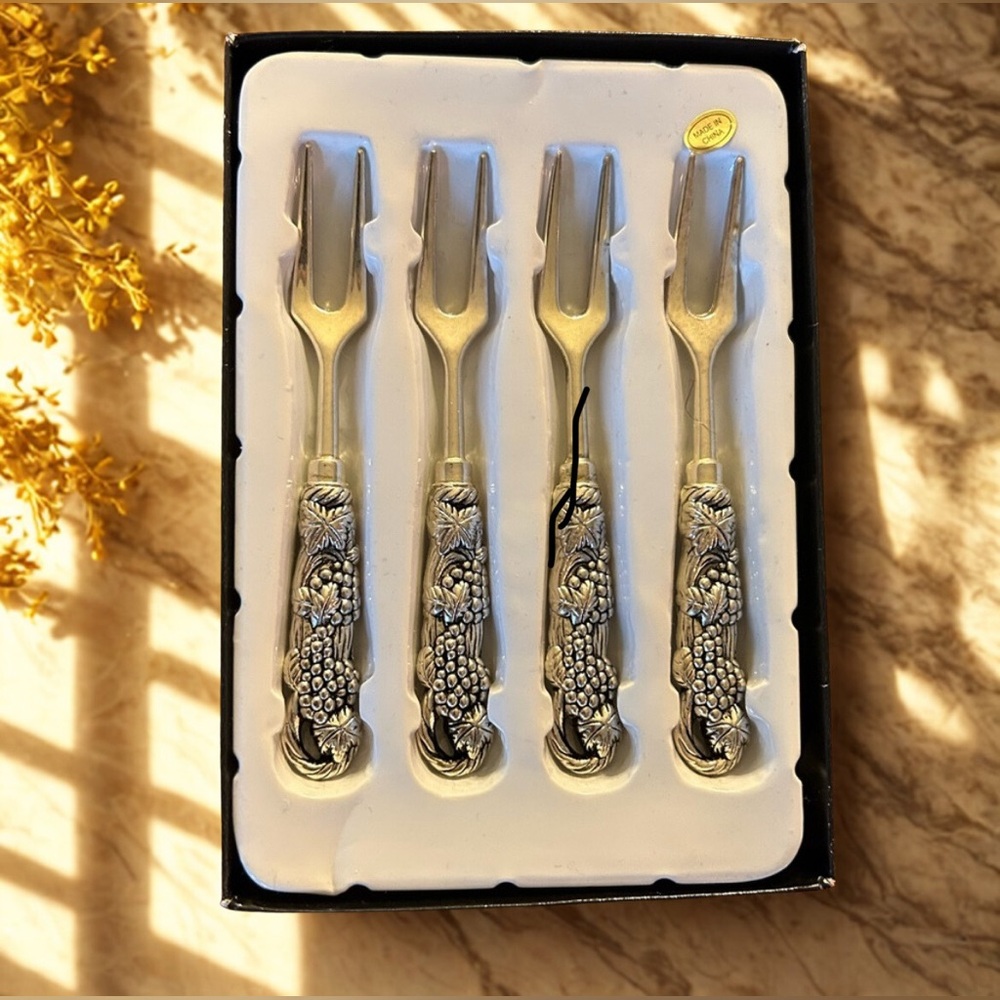 Vintage Elegance Silver Plate Relish Fork Set
4-Piece Grapes and Leaves
